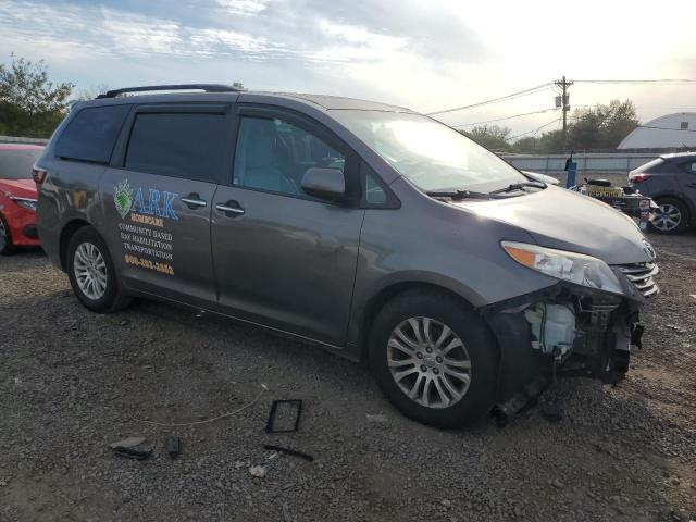 5TDYZ3DCXHS778099 - 2017 TOYOTA SIENNA XLE GRAY photo 4