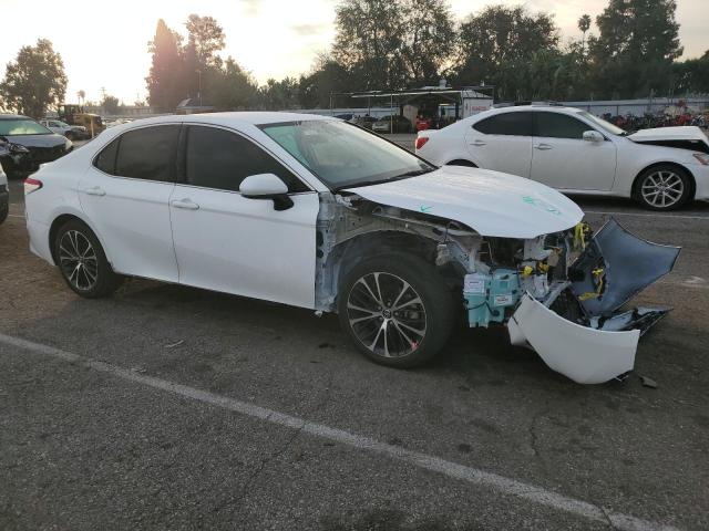 4T1G11AK1LU355740 - 2020 TOYOTA CAMRY SE WHITE photo 4