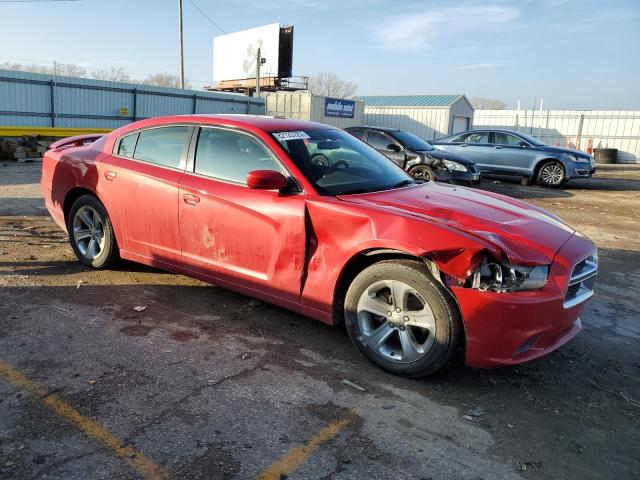 2C3CDXBG8DH525673 - 2013 DODGE CHARGER SE RED photo 4