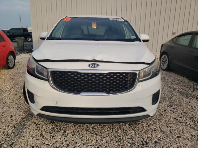 KNDMB5C14F6018410 - 2015 KIA SEDONA LX WHITE photo 5