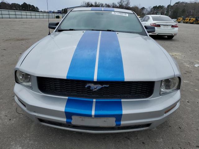 1ZVFT80N365183043 - 2006 FORD MUSTANG GRAY photo 5