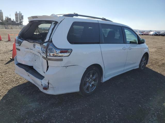 5TDXZ3DC4JS925308 - 2018 TOYOTA SIENNA SE WHITE photo 3