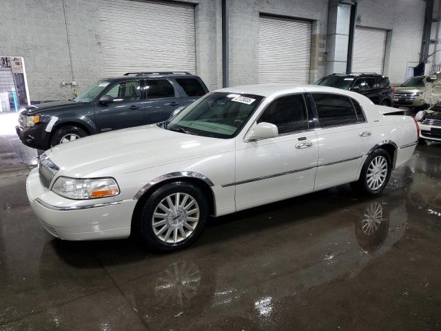 2004 LINCOLN TOWN CAR EXECUTIVE, 