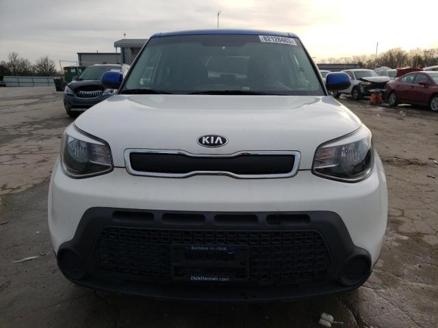 KNDJN2A21G7390917 - 2016 KIA SOUL WHITE photo 5