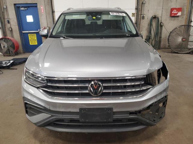 3VV2B7AX5RM107578 - 2024 VOLKSWAGEN TIGUAN SE Күміс фото 5