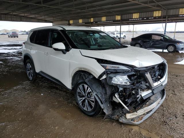 JN8AT3BA1MW008005 - 2021 NISSAN ROGUE SV WHITE photo 4