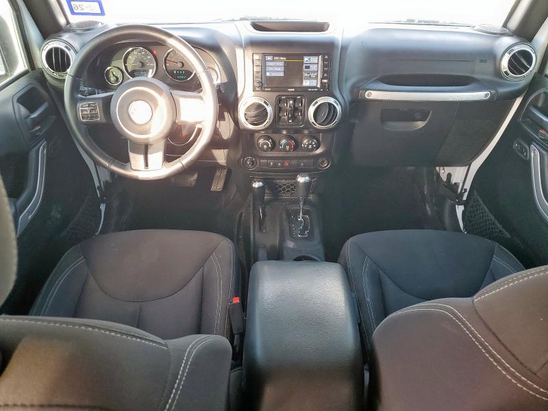 1C4BJWEG2HL567240 - 2017 JEEP WRANGLER U SAHARA WHITE photo 8