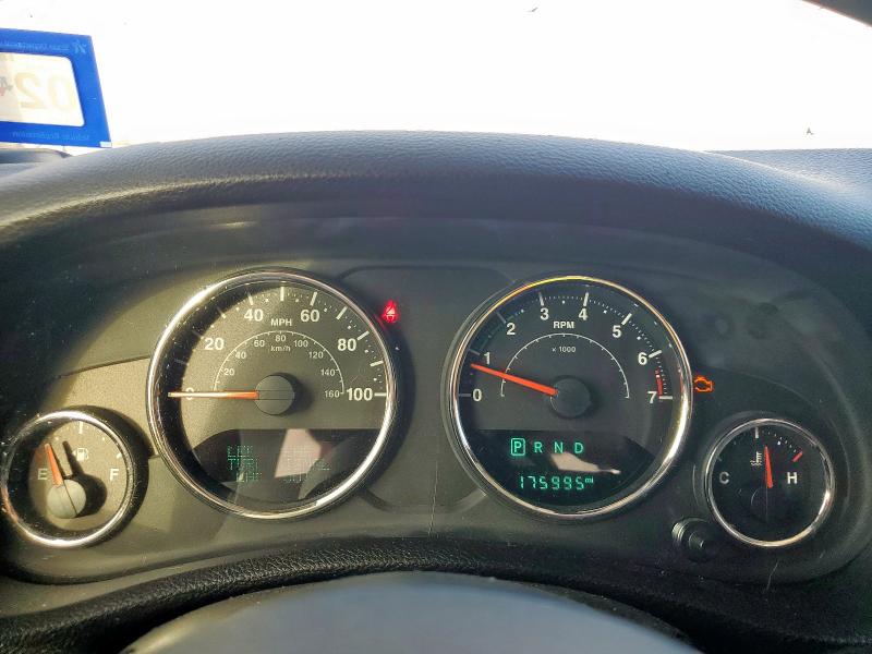 1C4BJWEG2HL567240 - 2017 JEEP WRANGLER U SAHARA WHITE photo 9