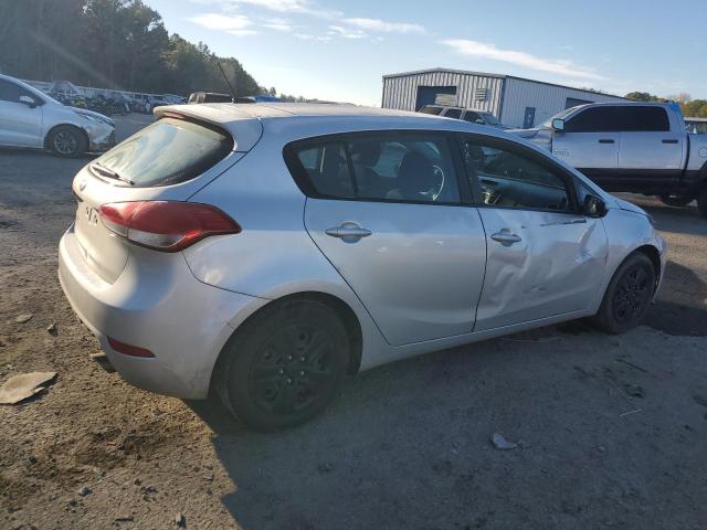 KNAFK5A87H5681467 - 2017 KIA FORTE LX SILVER photo 3