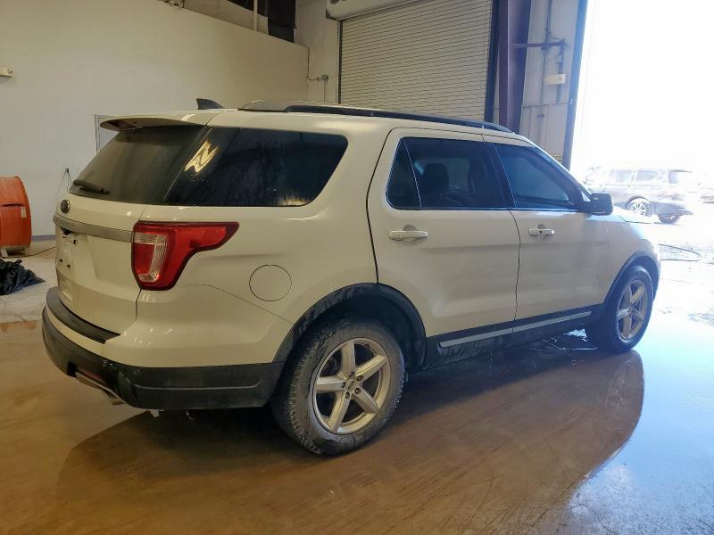 1FM5K7D85JGC84772 - 2018 FORD EXPLORER XLT WHITE photo 3