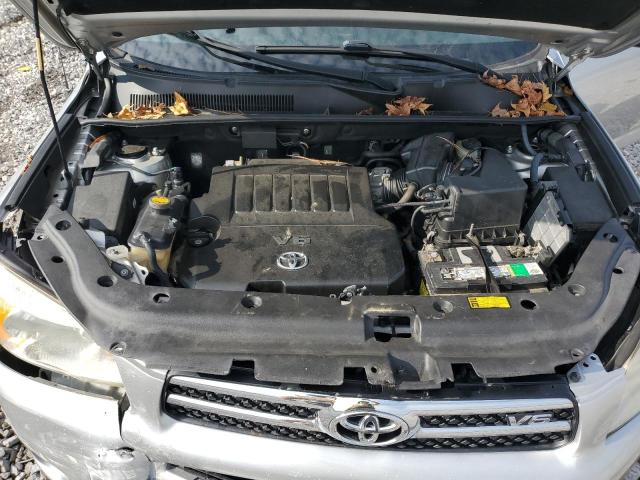 JTMZK31V976005556 - 2007 TOYOTA RAV4 LIMITED 银色 照片 12