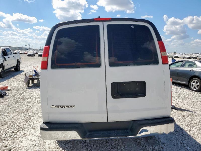 1GCWGAFG4J1211343 - 2018 CHEVROLET EXPRESS G2 白色 照片 6