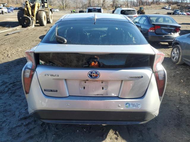 JTDKARFUXJ3060453 - 2018 TOYOTA PRIUS SILVER photo 6