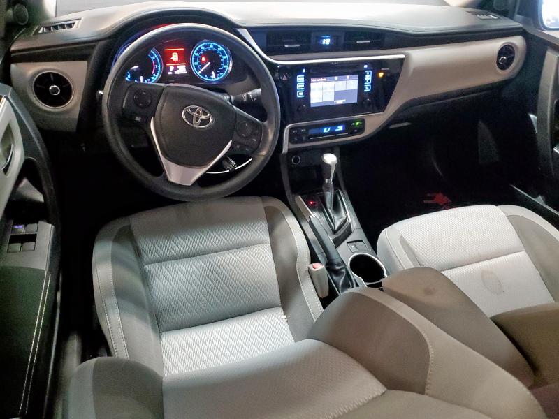 5YFBURHE2HP633134 - 2017 TOYOTA COROLLA L 白色 照片 8