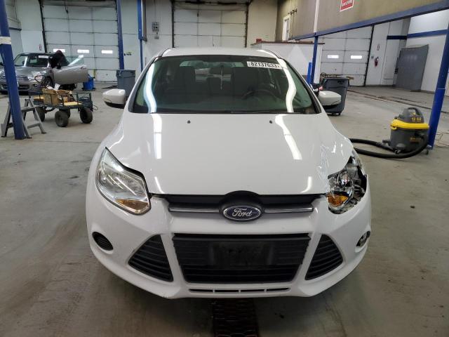 1FADP3K28EL131427 - 2014 FORD FOCUS SE WHITE photo 5