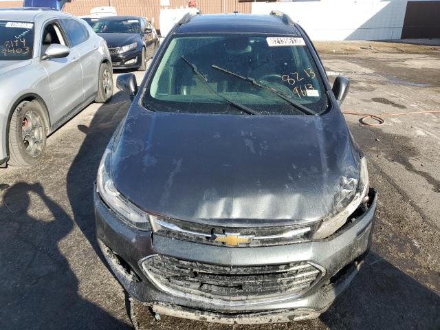 KL7CJLSB4JB615549 - 2018 CHEVROLET TRAX 1LT GRAY photo 5