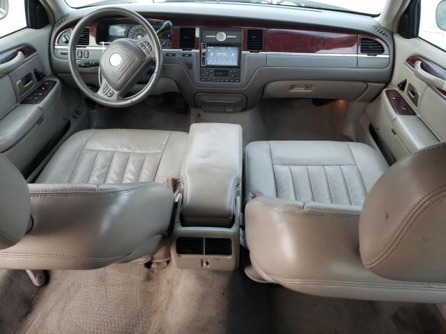 1LNHM81W13Y647825 - 2003 LINCOLN TOWN CAR EXECUTIVE WHITE photo 8