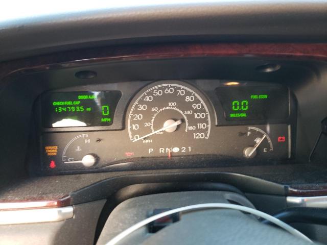 1LNHM81W13Y647825 - 2003 LINCOLN TOWN CAR EXECUTIVE WHITE photo 9