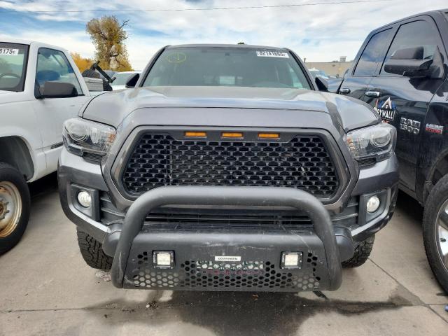 3TMCZ5AN9HM069899 - 2017 TOYOTA TACOMA DOUBLE CAB 灰色 照片 5