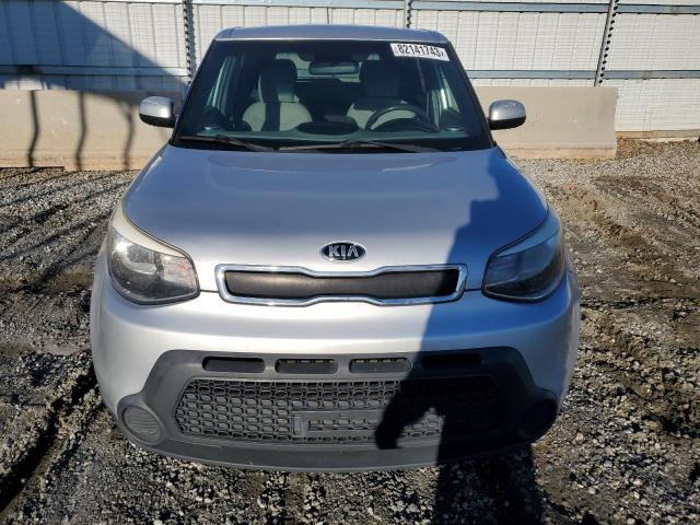 KNDJN2A2XF7799948 - 2015 KIA SOUL SILVER photo 5