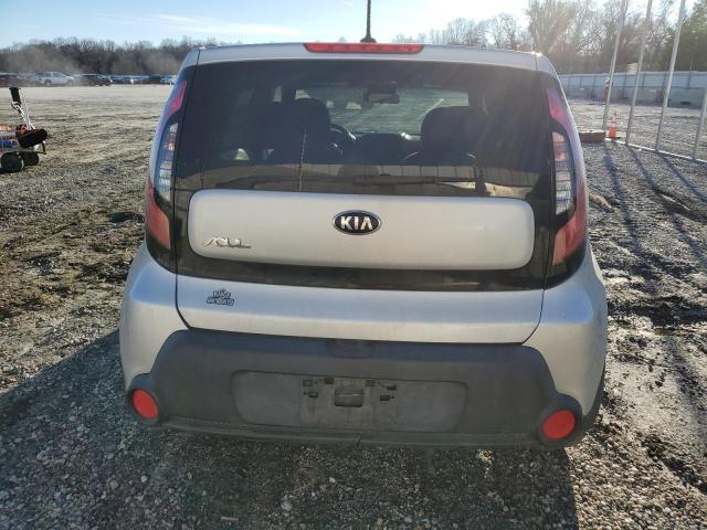 KNDJN2A2XF7799948 - 2015 KIA SOUL SILVER photo 6