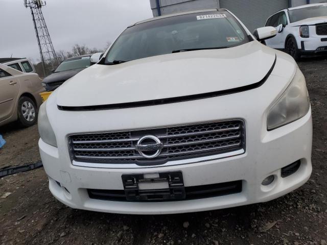 1N4AA51E09C842749 - 2009 NISSAN MAXIMA S WHITE photo 5