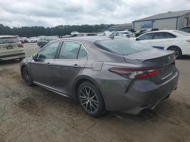 4T1G11AK6NU014370 - 2022 TOYOTA CAMRY SE GRAY photo 2