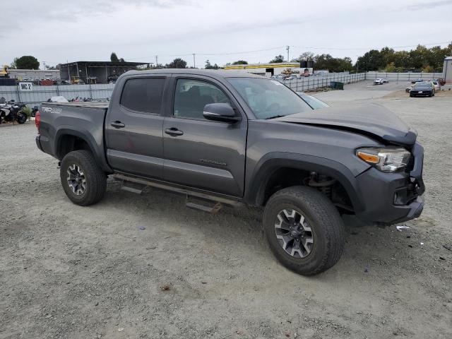 3TMCZ5ANXJM171203 - 2018 TOYOTA TACOMA DOUBLE CAB ნაცრისფერი ფოტო 4