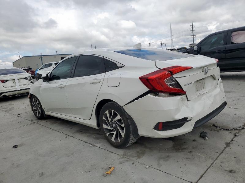 19XFC2F85JE038035 - 2018 HONDA CIVIC EX أبيض صورة 2
