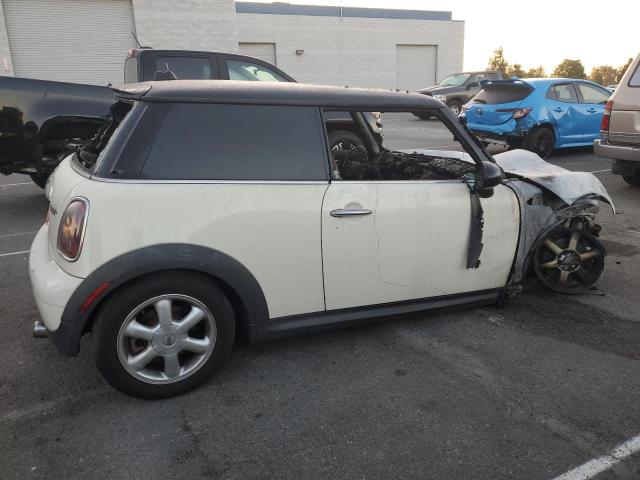 WMWMF3C55ATZ62400 - 2010 MINI COOPER WHITE photo 3