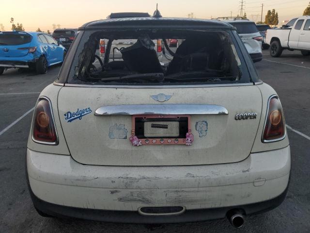 WMWMF3C55ATZ62400 - 2010 MINI COOPER WHITE photo 6