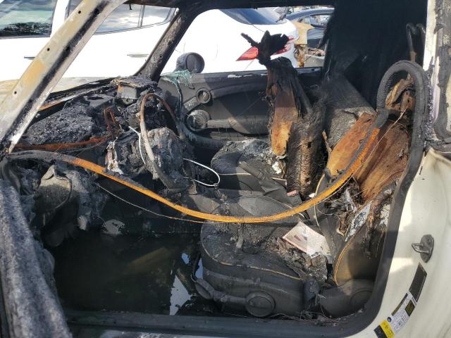 WMWMF3C55ATZ62400 - 2010 MINI COOPER WHITE photo 7