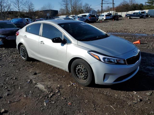 3KPFK4A79JE220415 - 2018 KIA FORTE LX SILVER photo 4