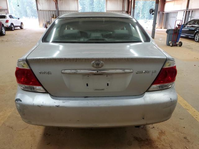 4T1BE32K15U050668 - 2005 TOYOTA CAMRY LE Srebrny zdjęcie 6