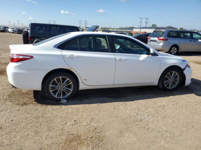 4T1BF1FKXFU986561 - 2015 TOYOTA CAMRY LE WHITE photo 3