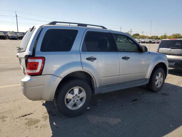 1FMCU0D76BKB24849 - 2011 FORD ESCAPE XLT SILVER photo 3