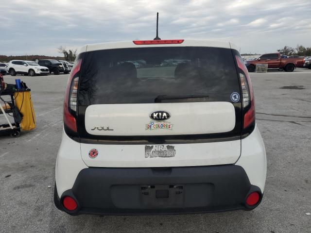 KNDJN2A26G7288643 - 2016 KIA SOUL WHITE photo 6