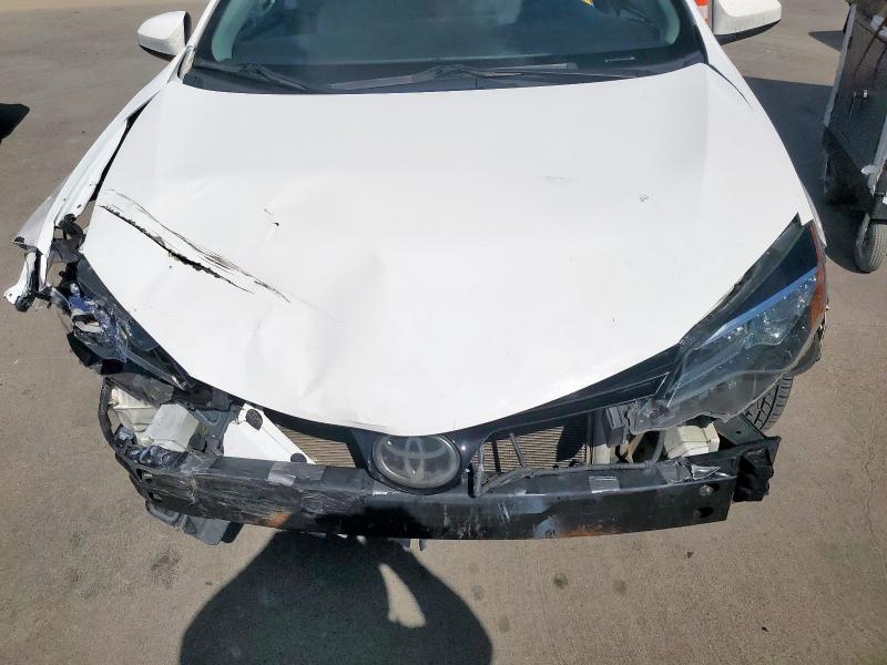 5YFBURHE8JP849818 - 2018 TOYOTA COROLLA L WHITE photo 11
