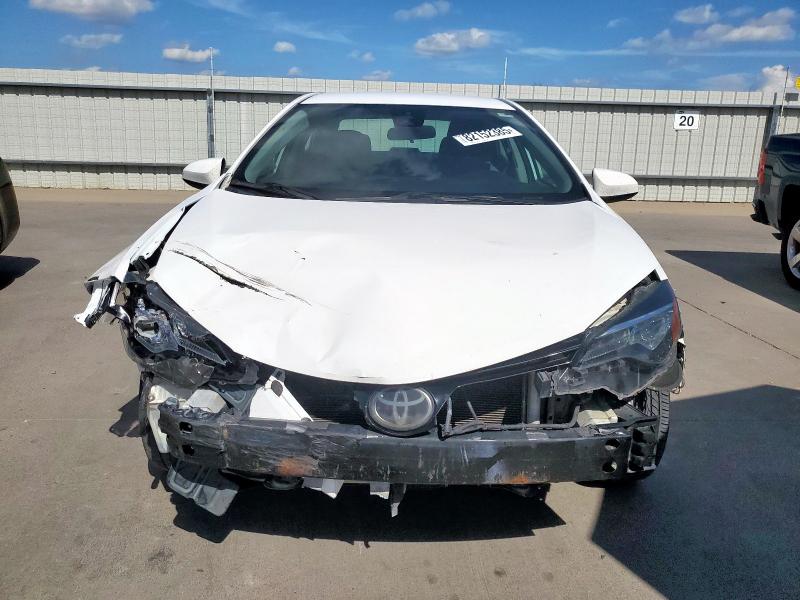 5YFBURHE8JP849818 - 2018 TOYOTA COROLLA L WHITE photo 5