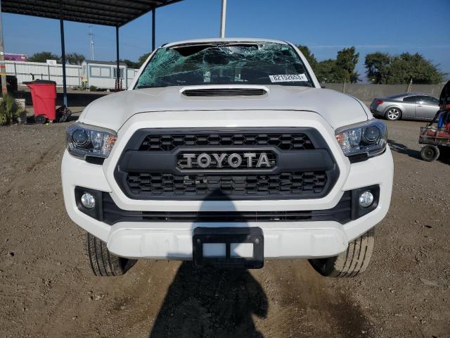 3TMBZ5DN2JM015583 - 2018 TOYOTA TACOMA DOUBLE CAB WHITE photo 5