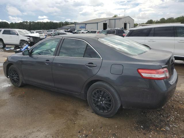 4T1BF3EKXBU636595 - 2011 TOYOTA CAMRY BASE رمادي صورة 2
