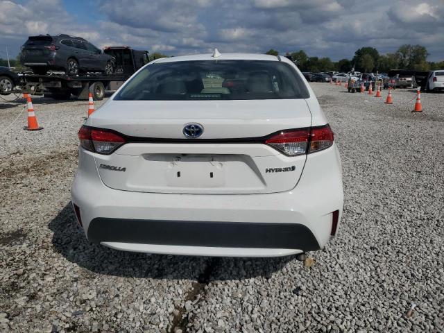 JTDEAMDE1N3003379 - 2022 TOYOTA COROLLA LE WHITE photo 6