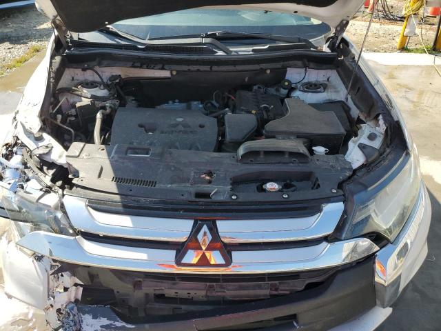 JA4AD3A34HZ035371 - 2017 MITSUBISHI OUTLANDER SE WHITE photo 12