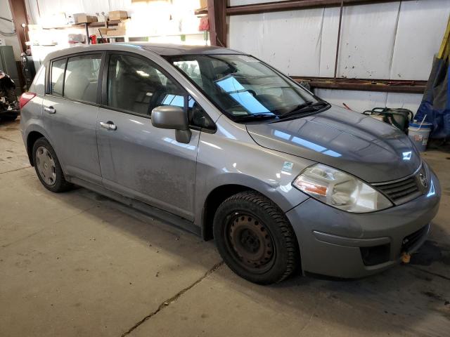 3N1BC13E38L409608 - 2008 NISSAN VERSA S GRAY photo 4