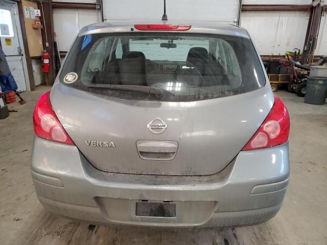 3N1BC13E38L409608 - 2008 NISSAN VERSA S GRAY photo 6