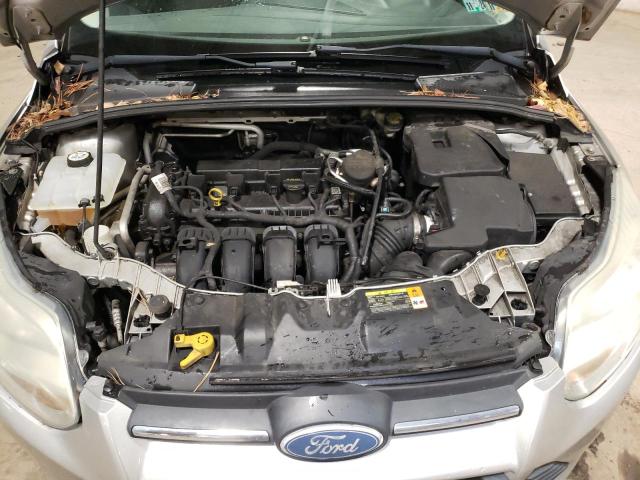 1FAHP3K28CL105635 - 2012 FORD FOCUS SE SILVER photo 11