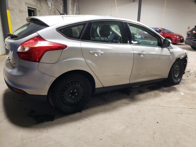 1FAHP3K28CL105635 - 2012 FORD FOCUS SE SILVER photo 3