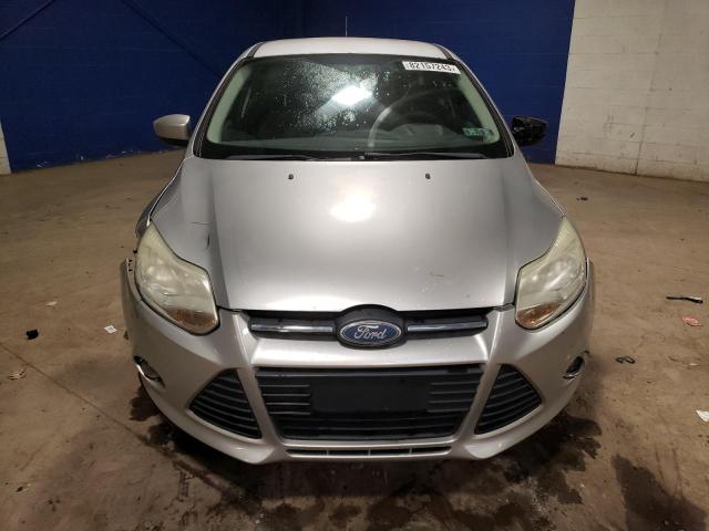 1FAHP3K28CL105635 - 2012 FORD FOCUS SE SILVER photo 5