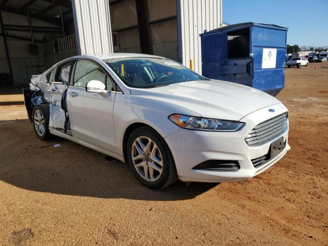 3FA6P0H70GR354690 - 2016 FORD FUSION SE WHITE photo 4