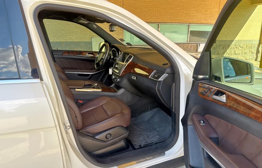 4JGDF7CE3EA326887 - 2014 MERCEDES-BENZ GL 450 4MATIC WHITE photo 5